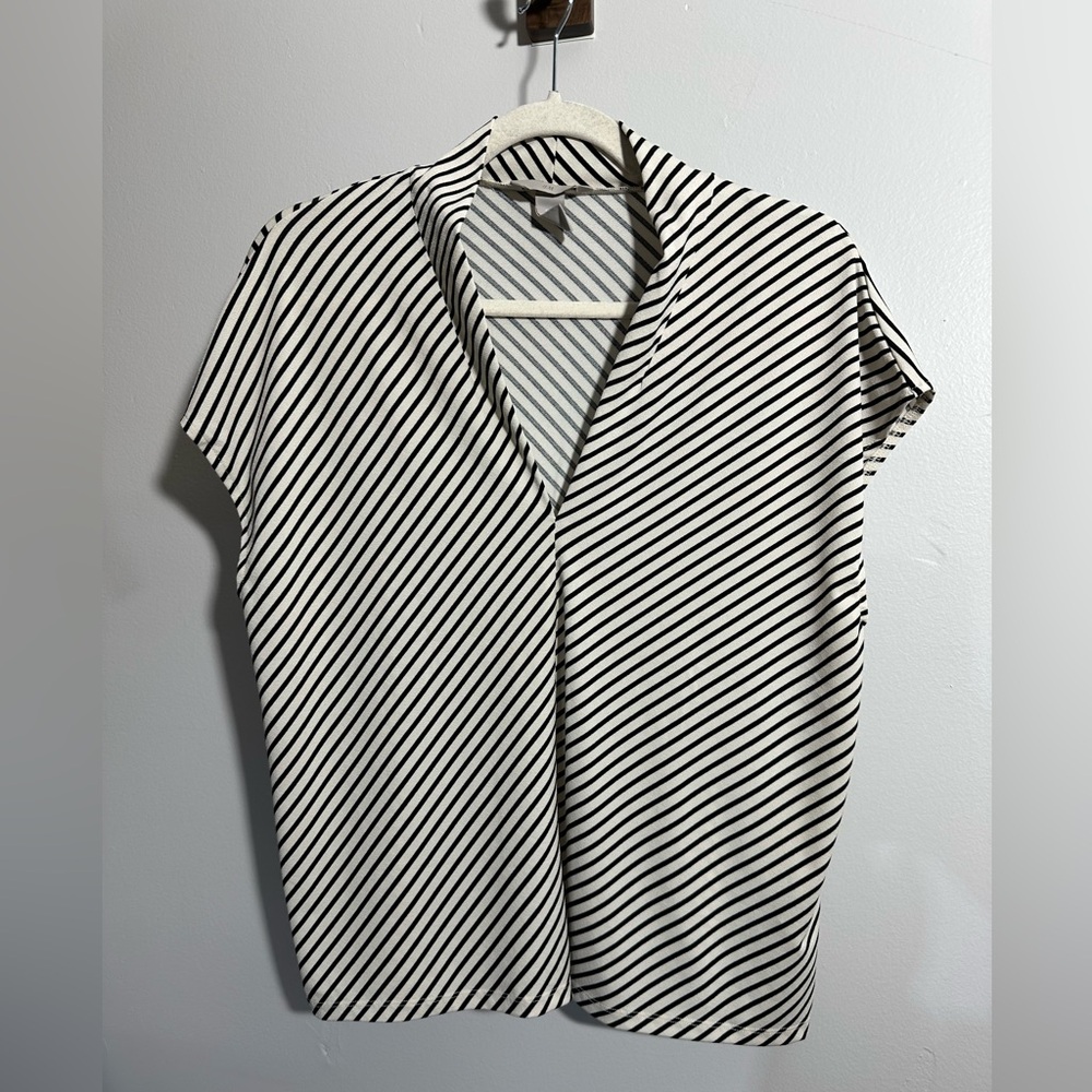 H&M Women’s M Black White Chevron Cap Sleeve Striped Blouse | SKU 0571